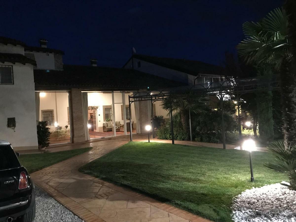 B&B Corte Delle Rose Castiglione Delle Stiviere Exterior photo